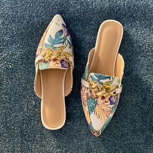 Tropical floral flats gold chain accent